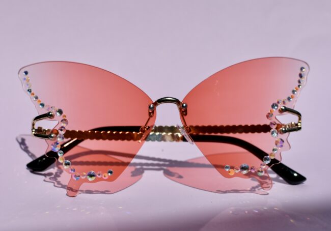 Perhosen Malliset Vaaleanpunaiset Aurinkolasit Timanttikoristeilla titiMadam Jewelry Perhosen Malliset Vaaleanpunaiset Aurinkolasit Timanttikoristeilla titiMadam Jewelry