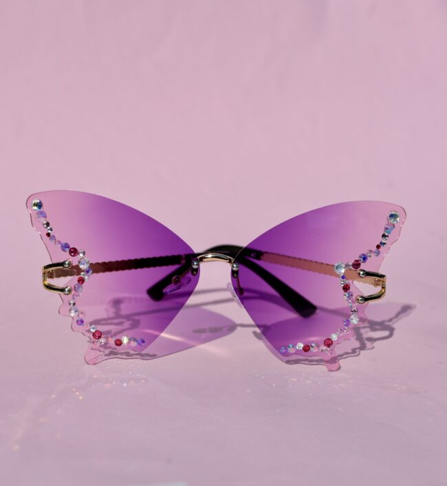 Perhosen malliset liilat timanttiaurinkolasit titiMadam Perhosen malliset liilat timanttiaurinkolasit titiMadam