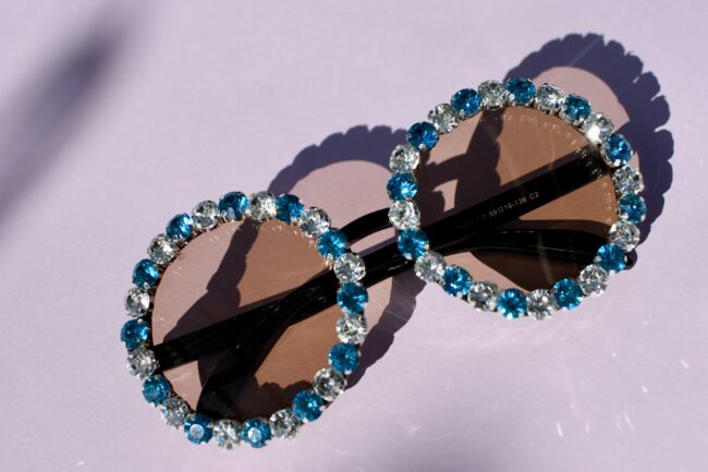 Pyöreät mustat aurinkolasit turkoosit timantti koristeiset titiMadam Jewelry Pyöreät mustat aurinkolasit turkoosit timantti koristeiset titiMadam Jewelry