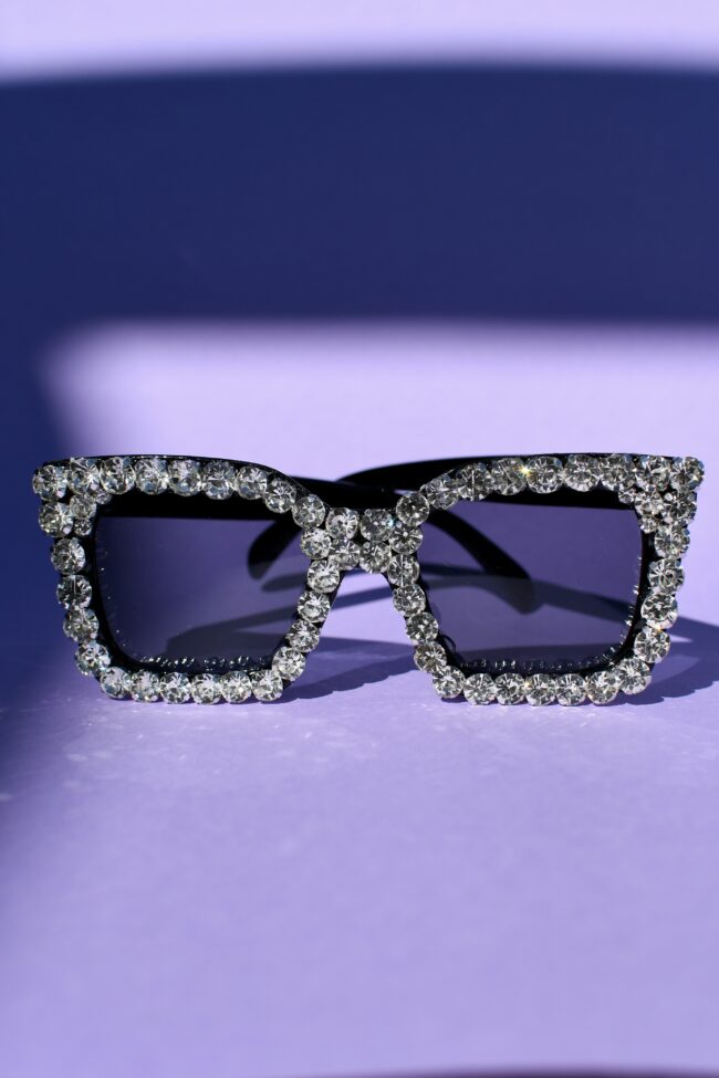 Timanttikoristeiset Mustat Aurinkolasit titiMadam Jewelry Mustat Timanttikoristeiset Aurinkolasit kotimaisesta titiMadam Jewelry verkkokaupasta