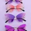 Timanttikoristeiset perhosen muotoiset värikkäät aurinkolasit titiMadam Jewelry