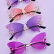Timanttikoristeiset perhosen muotoiset värikkäät aurinkolasit titiMadam