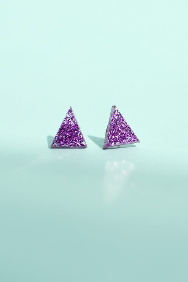 Glitter Kolmio Pienet Nappikorvakorut liila titiMadam Glitter Kolmio Pienet Nappikorvakorut liila titiMadam