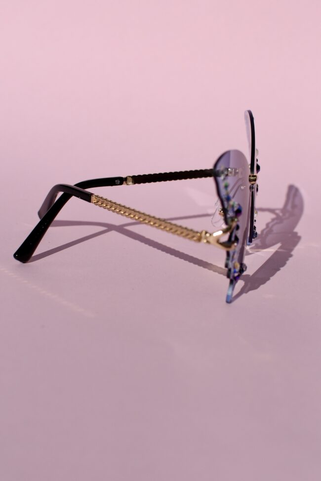 Mustat perhosen malliset aurinkolasit timanttikoristeilla suomalainen titiMadam Jewelry 2 Mustat perhosen malliset aurinkolasit timanttikoristeilla suomalainen titiMadam Jewelry 2