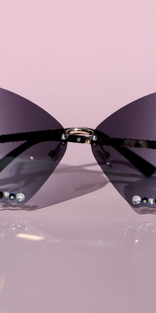 Mustat perhosen malliset aurinkolasit timanttikoristeilla suomalainen titiMadam Jewelry