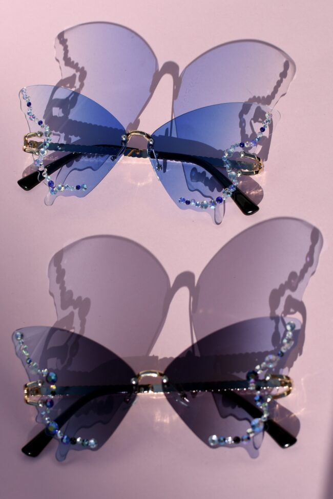 Perhosen malliset aurinkolasit timanttikoristeilla musta ja sininen titiMadam Jewelry 3 Perhosen malliset aurinkolasit timanttikoristeilla musta ja sininen titiMadam Jewelry