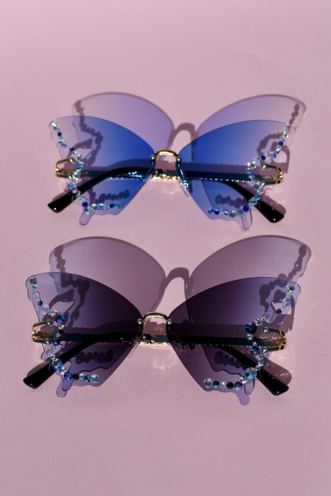 Perhosen malliset aurinkolasit timanttikoristeilla suomalainen titiMadam Jewelry 1 Perhosen malliset aurinkolasit timanttikoristeilla suomalainen titiMadam Jewelry