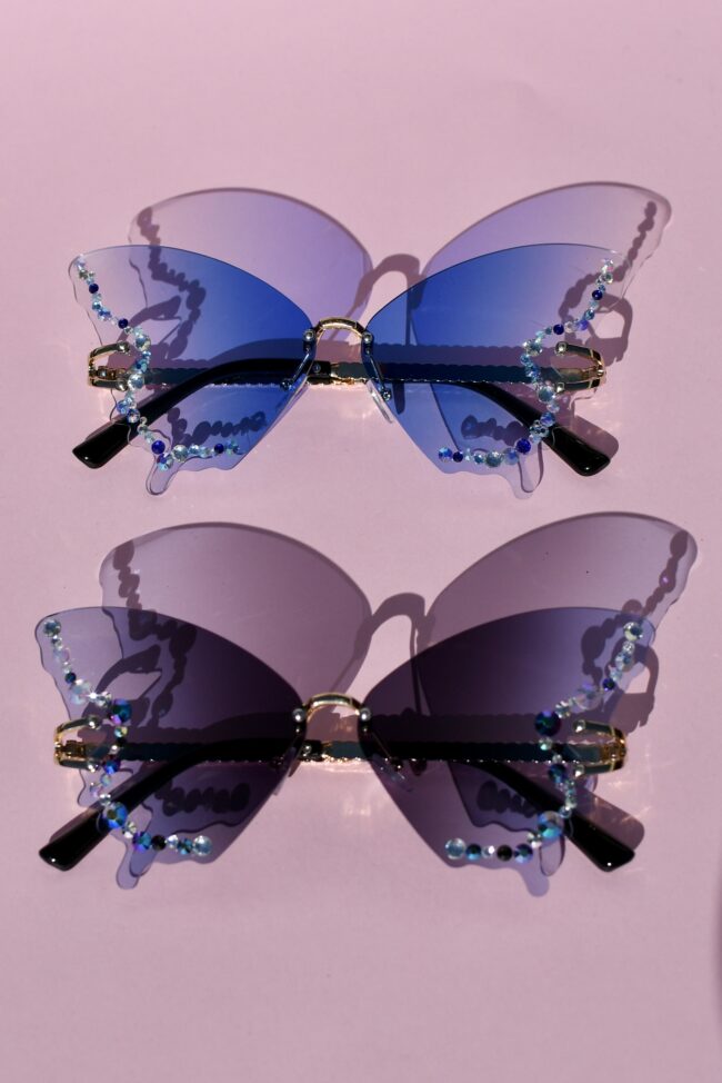 Perhosen malliset aurinkolasit timanttikoristeilla suomalainen titiMadam Jewelry 3 Perhosen malliset aurinkolasit timanttikoristeilla suomalainen titiMadam Jewelry