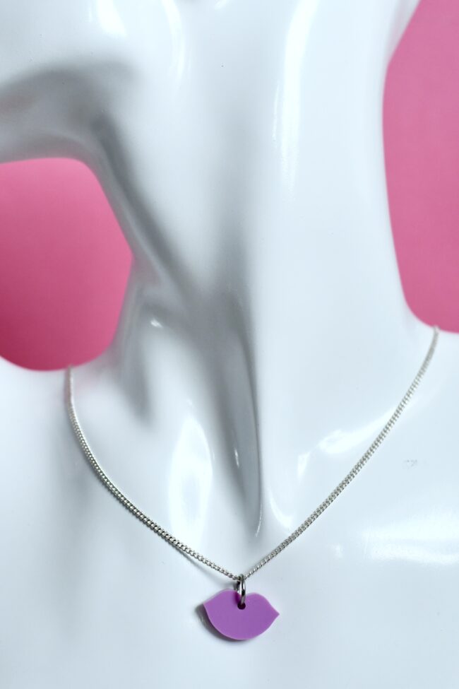 Pieni Huulet kaulakoru purkkapinkki titiMadam Pieni Huulet kaulakoru purkkapinkki titiMadam