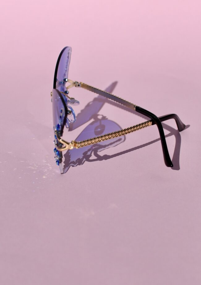 Siniset perhosen malliset aurinkolasit timanttikoristeilla suomalainen titiMadam Jewelry 1 Siniset perhosen malliset aurinkolasit timanttikoristeilla suomalainen titiMadam Jewelry 1