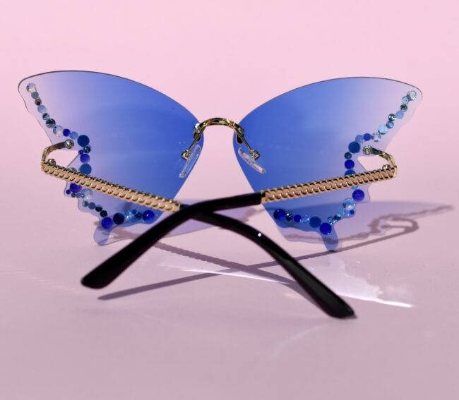 Siniset perhosen malliset aurinkolasit timanttikoristeilla suomalainen titiMadam Jewelry 2 Siniset perhosen malliset aurinkolasit timanttikoristeilla suomalainen titiMadam Jewelry 2
