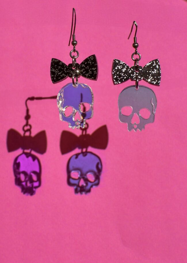 Pienet Pääkallo korvakorut rusetilla Halloween musta glitter titiMadam Pienet Pääkallo korvakorut rusetilla Halloween musta glitter titiMadam