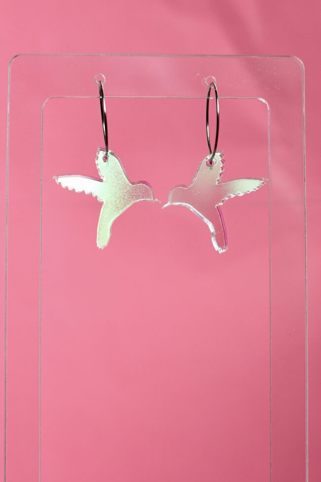 Kolibri korvakorut pieni koko hologram iridescent titiMadam Jewelry Kolibri korvakorut pieni koko hologram iridescent titiMadam Jewelry