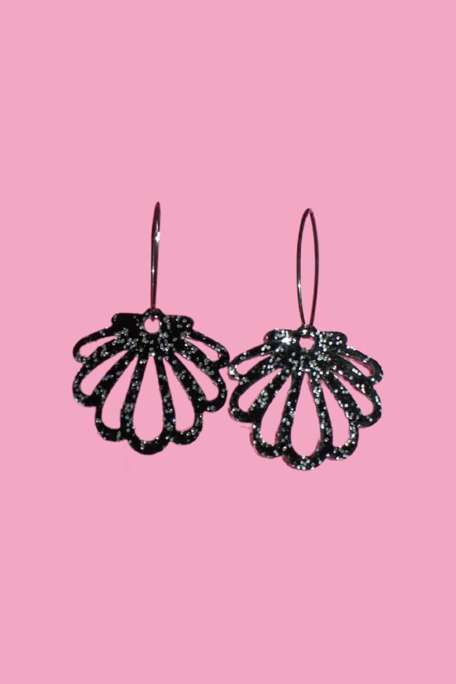 Pienet Glitter Simpukka Korvakorut musta titiMadam Pienet Glitter Simpukka Korvakorut musta titiMadam