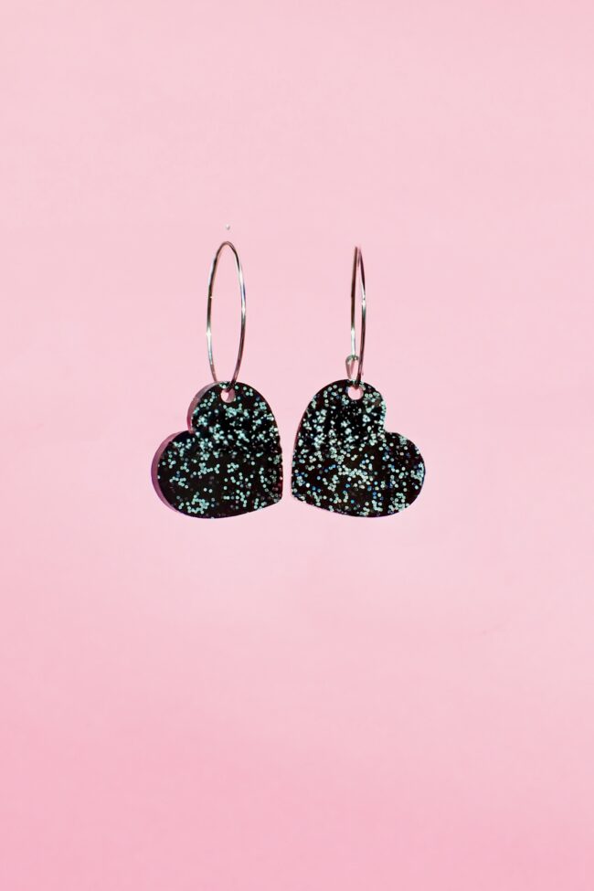 Pienet Glitter Sydän korvakorut musta titiMadam Pienet Glitter Sydän korvakorut musta titiMadam