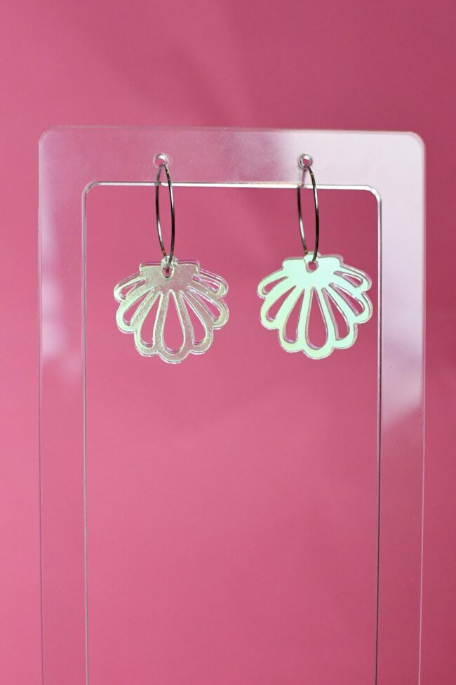 Pienet Simpukka Korvakorut iridescent sävyssä titiMadam Jewelry Pienet Simpukka Korvakorut iridescent sävyssä titiMadam Jewelry