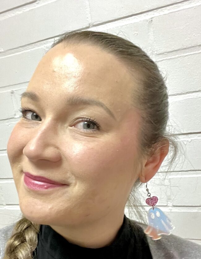 Isot Halloween glitter pääkallo liila hattu korvakorut titiMadam Isot Halloween glitter pääkallo liila hattu korvakorut titiMadam