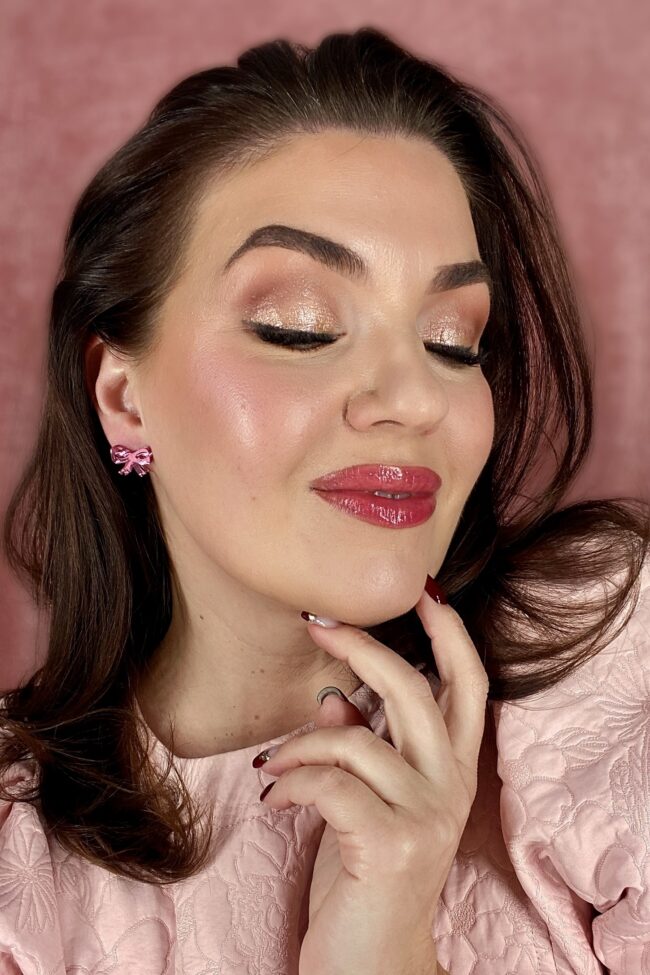 Pienet Pinkit Rusetti Nappikorvakorut titiMadam Jewelry Pienet Pinkit Rusetti Nappikorvakorut titiMadam Jewelry