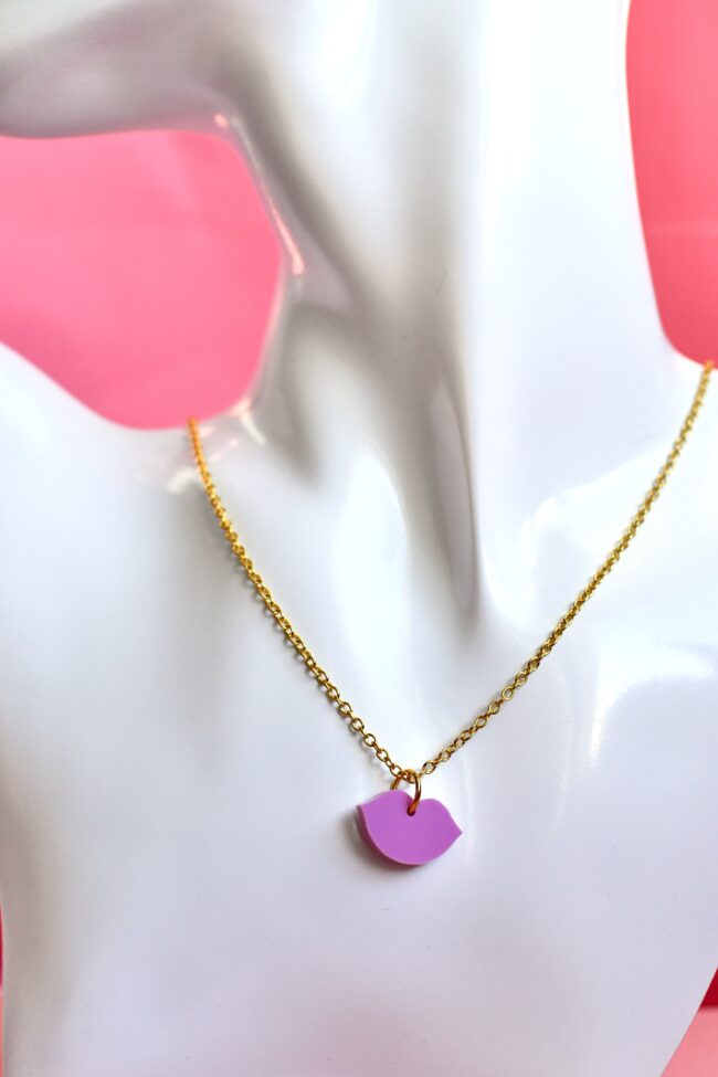 Pieni Purkkapinkki Huulet kaulakoru kullattu ketju titiMadam Pieni Purkkapinkki Huulet kaulakoru kullattu ketju titiMadam