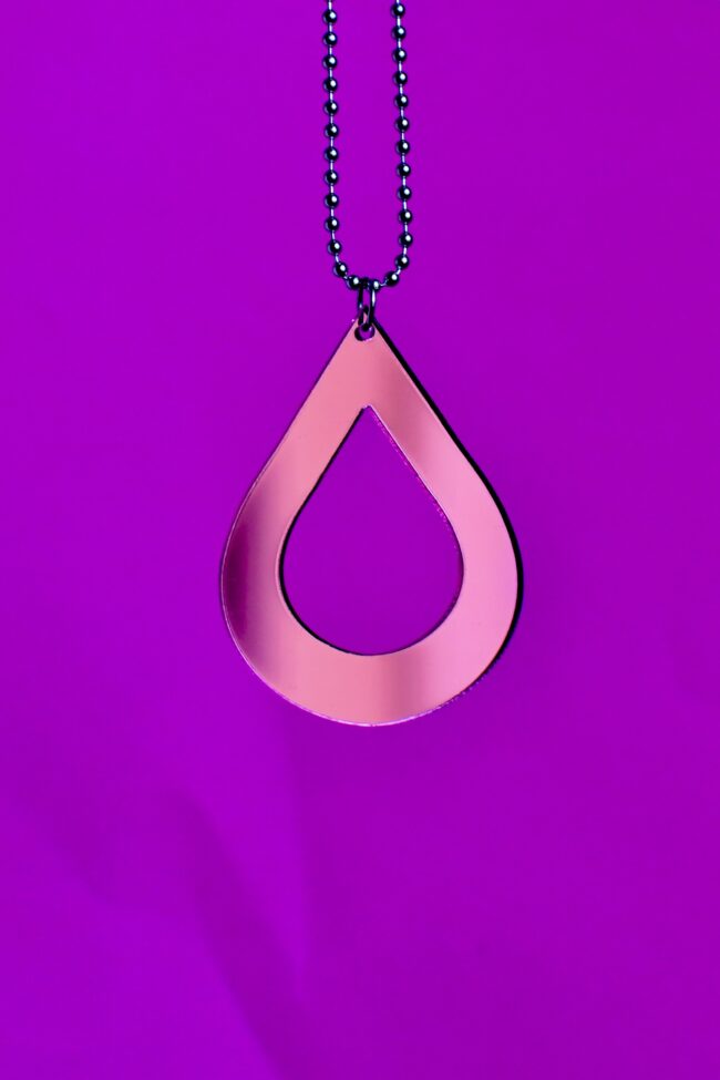 Iso Pisara kaulakoru pinkki peili titiMadam Jewelry Iso Pisara kaulakoru pinkki peili titiMadam Jewelry