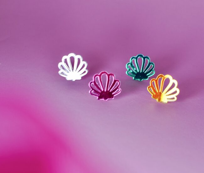 Simpukka Pienet Nappikorvakorut peiliakryyli sävyissä titiMadam Jewelry