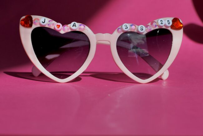 Custom Sydän aurinkolasit omalla nimellä vaaleanpunainen titiMadam Jewelry Custom Sydän aurinkolasit omalla nimellä vaaleanpunainen titiMadam Jewelry