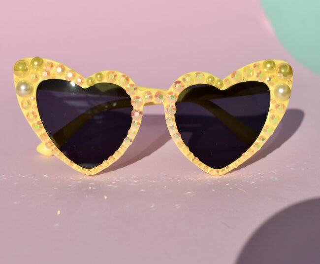 Keltaiset Sydän Timantti Ja Helmikoristeiset Aurinkolasit titiMadam Jewelry Keltaiset Sydän Timantti Ja Helmikoristeiset Aurinkolasit titiMadam Jewelry