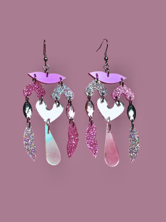 Kotimaiset uniikit näyttävät HEARTLESS 42 korvakorut titiMadam Jewelry verkkokaupasta! Kotimaiset uniikit näyttävät HEARTLESS 42 korvakorut titiMadam Jewelry verkkokaupasta!