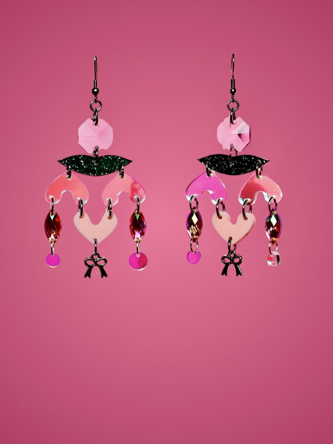 Kotimaiset uniikit näyttävät HEARTLESS 30 korvakorut titiMadam Jewelry verkkokaupasta!