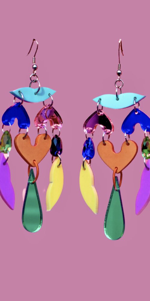 Kotimaiset uniikit näyttävät HEARTLESS 40 korvakorut titiMadam Jewelry verkkokaupasta!