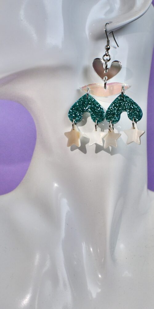 Kotimaiset uniikit näyttävät HEARTLESS 24 korvakorut titiMadam Jewelry verkkokaupasta!