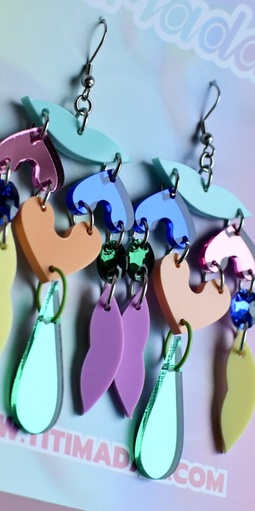 Näyttävät uniikit värikkäät HEARTLESS 40 korvakorut titiMadam Jewelry