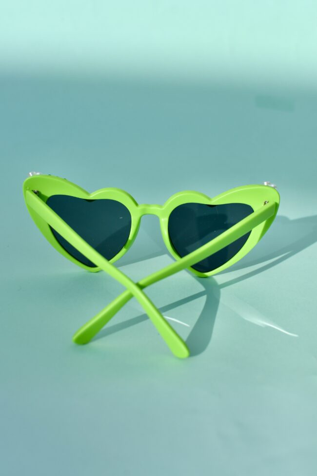 Omenanvihreät Sydämen muotoiset Timantti Aurinkolasit kotimaisesta titiMadam Jewelry verkkokaupasta! Omenanvihreät Sydämen muotoiset Timantti Aurinkolasit kotimaisesta titiMadam Jewelry verkkokaupasta!