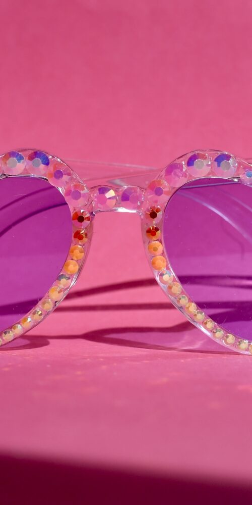 Sateenkaari värityksellä Sydämen malliset Timantti Aurinkolasit kotimaisesta titiMadam Jewelry verkkokaupasta!