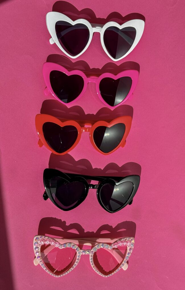 Sydän aurinkolasit XOXO LOVE kotimaisesta titiMadam Jewelry verkkokaupasta! Sydän aurinkolasit XOXO LOVE kotimaisesta titiMadam Jewelry verkkokaupasta!