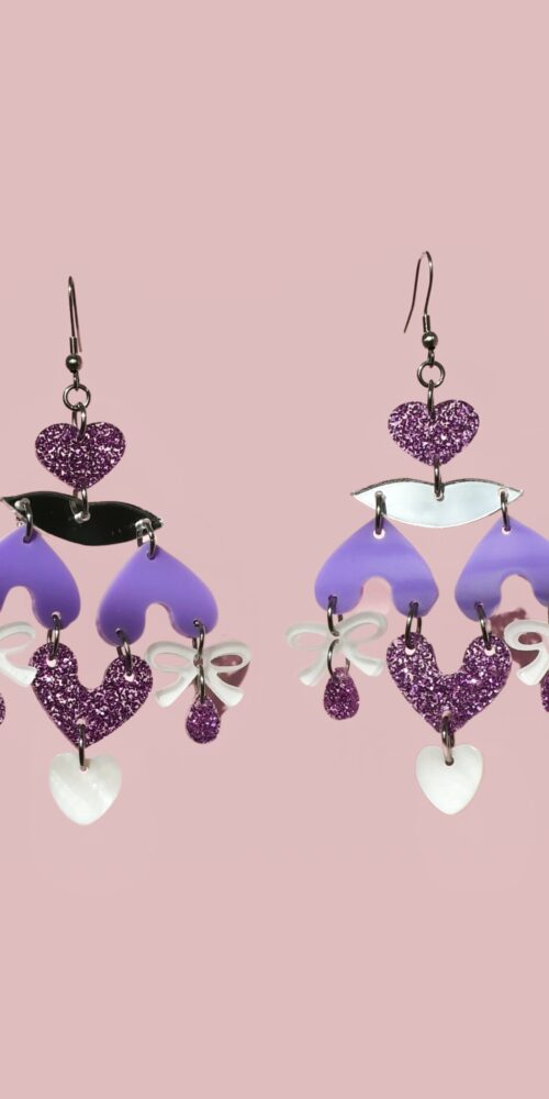 Uniikit näyttävät liilat HEARTLESS 35 korvakorut titiMadam Jewelry verkkokaupasta!