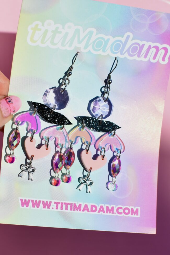 Uniikit näyttävät HEARTLESS 30 korvakorut titiMadam Jewelry verkkokaupasta! Uniikit näyttävät HEARTLESS 30 korvakorut titiMadam Jewelry verkkokaupasta!