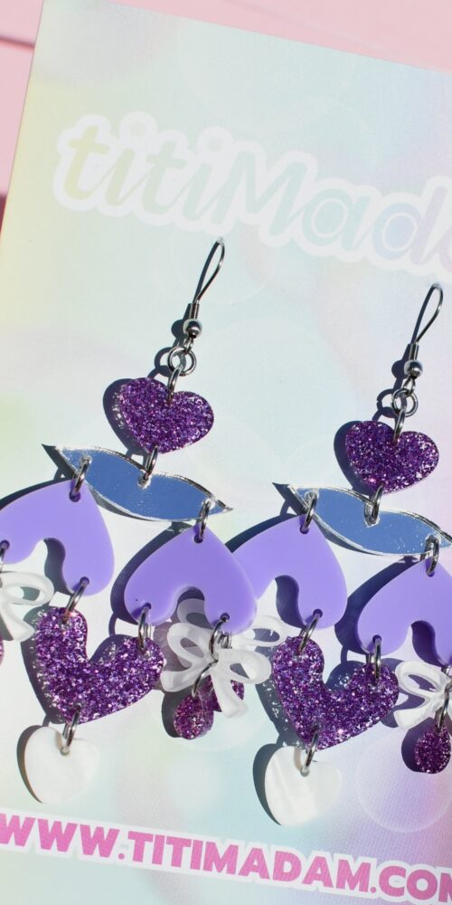 Uniikit näyttävät liilat HEARTLESS 35 korvakorut titiMadam Jewelry verkkokaupasta!