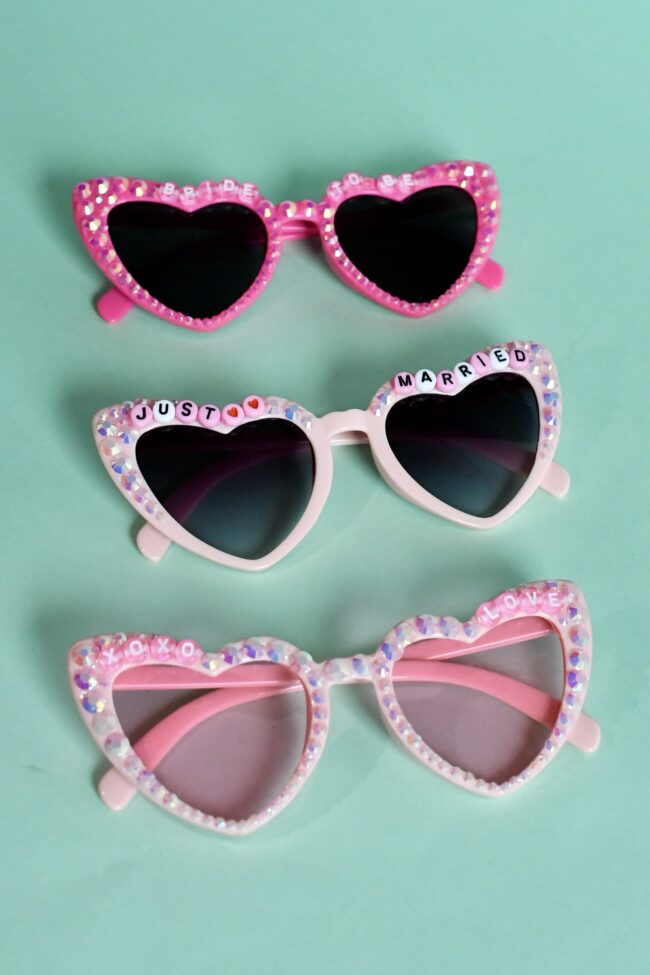 Vaaleanpunaiset Sydän aurinkolasit häihin ja polttareihin titiMadam Jewelry Vaaleanpunaiset Sydän aurinkolasit häihin ja polttareihin titiMadam Jewelry