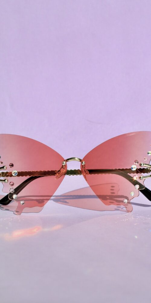 Timanttikoristellut korallit Perhoslasit kotimaisesta titiMadam Jewelry verkkokaupasta!