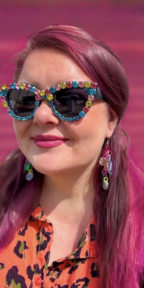 Värikkäät timantti CatEye aurinkolasit titiMadam Jewelry verkkokaupasta.