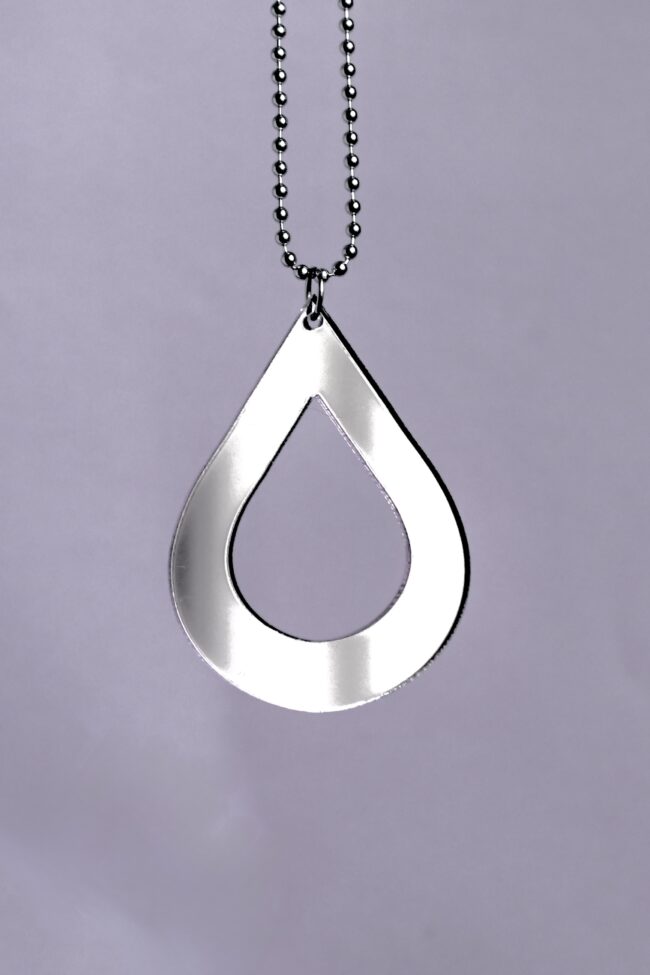 Iso Pisara kaulakoru hopea peili sävyssä titiMadam Jewelry Iso Pisara kaulakoru hopea peili sävyssä titiMadam Jewelry