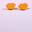 Pienet Huulet nappikorvakorut persikka titiMadam Jewelry